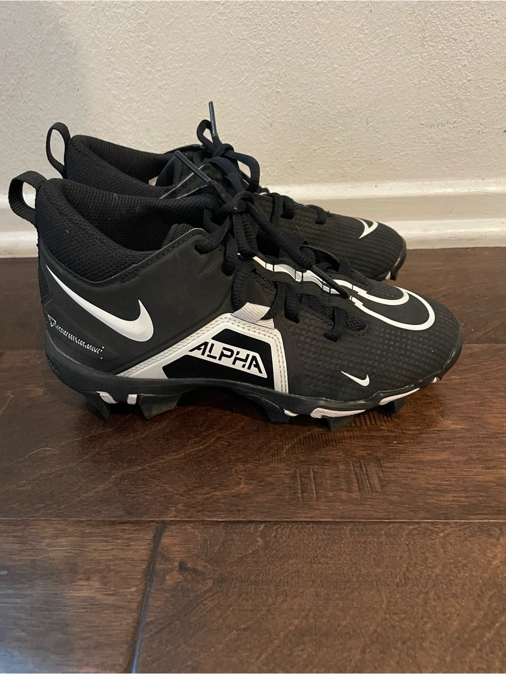 Nike Black and White Kids Alpha Football Cleats size 2Y